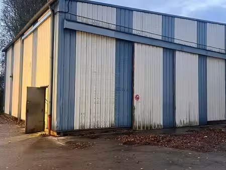 local 325m² waziers