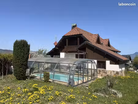 maison 6 pièces 216 m²