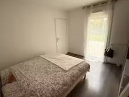 appartement moderne rez de jardin avec grande terrasse centre bourg