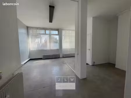 local d'activité 64 m²