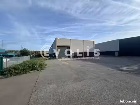 local d'activité 1 043 m²