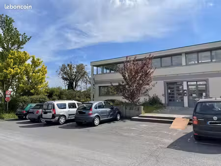 local d'activité - 1800 m²