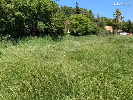terrain 400 m² flassans sur issole