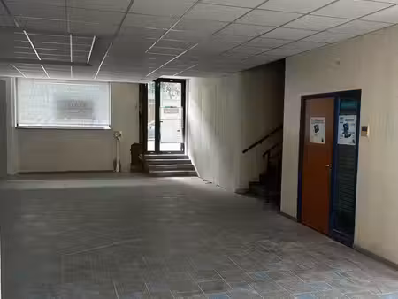 local rdc + 5 bureaux à l’étage