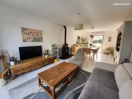 maison meublée 158 m²  6 pièces  jardin et 2 garages