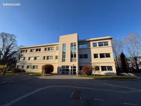 bureaux 75 m²