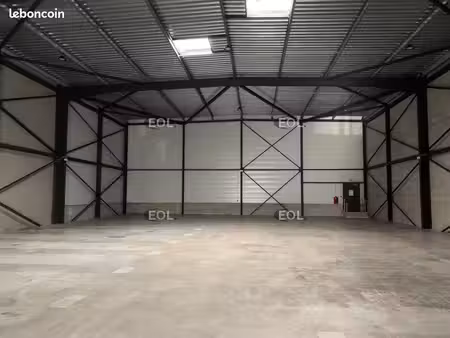 local industriel 762 m²