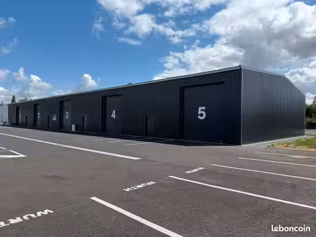 locaux professionnels / entrepôts de 180 à 900m2