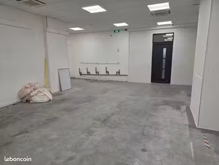 local commercial 72 à 90 m² - marseille centre secteur vieux-port / estienne-d’orves