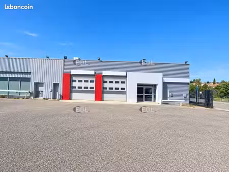 local d'activité 935 m²