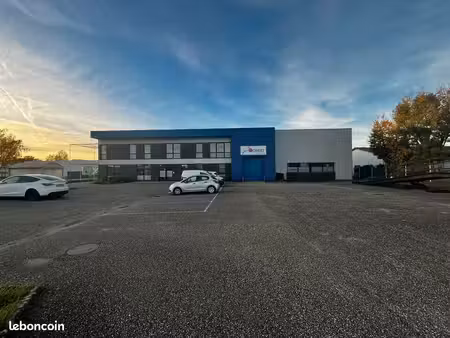 local d'activité 1 161 m²