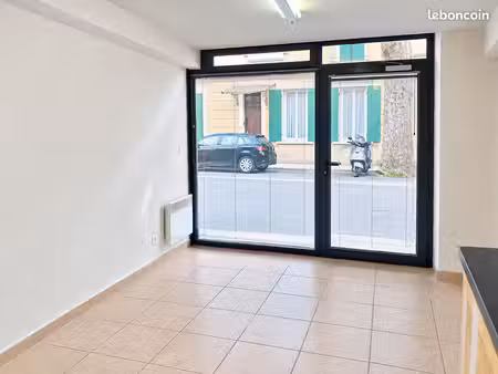 local commercial 35 m² jouques