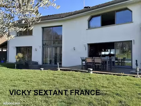 propriété 6 pièces 213 m²