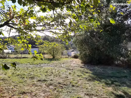 terrain arboré constructible 1 429 m² avec petite construction - aixe-sur-vienne