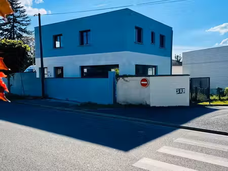 immeuble neuf 160 m² – activité + habitation – 6 stationnements privatifs – pamfou (77)