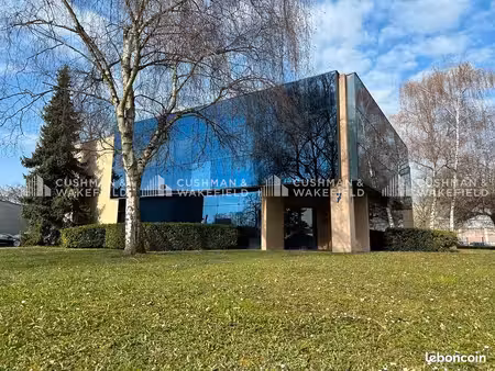 bureaux 136 m²