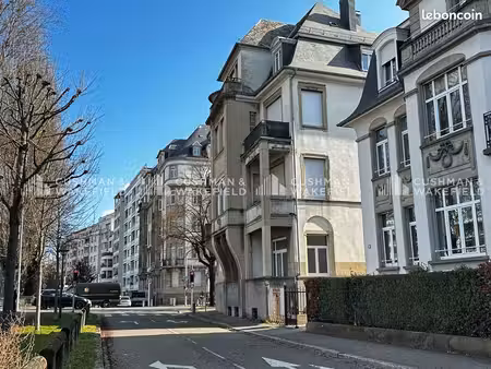 bureaux 218 m²