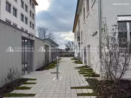 bureaux 606 m²
