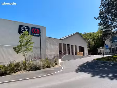 local commercial à louer attenant au cinéma de castres