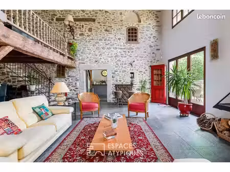 maison 9 pièces 334 m²