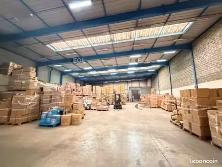 local industriel 1 100 m²