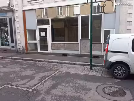 local commercial plein centre 60m²