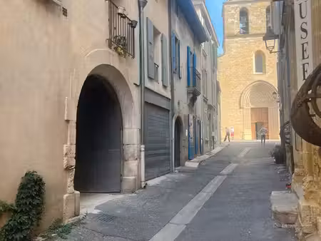 magnifique local de 50m2 au centre de cucuron
