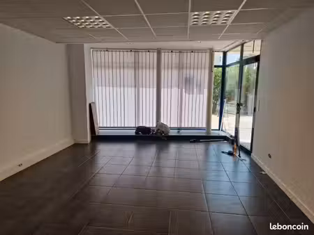local commercial de 68 m² – place des halles  ancenis-saint-géréon