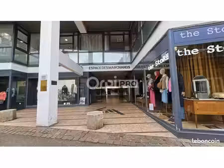 local commercial 590 m²