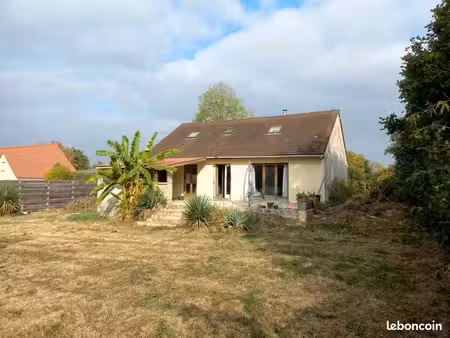 maison familiale de 117 m² hab. (144 m² de plancher) sur terrain de 1 139 m²