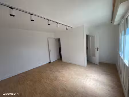 bureau médical / paramédical de 18m2