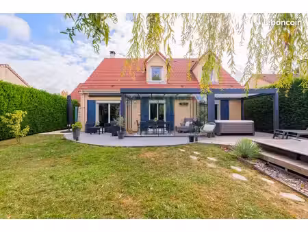 maison 8 pièces 158 m²