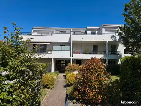 attique - 3 pièces 73 m² (79m² au sol)