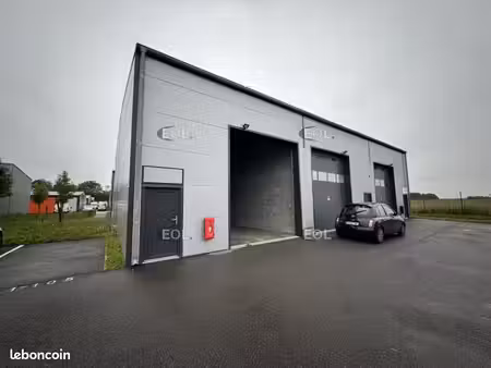 local bureaux 142 m²