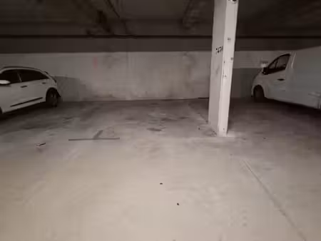 parking place de la joliette a - de 1 mn a pied