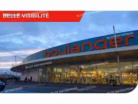 local commercial 1 300 m²
