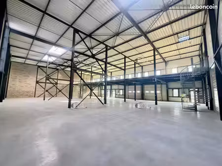 local d'activité 956 m²