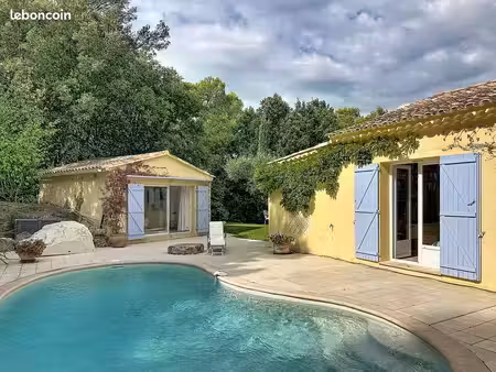 impeccable villa de plein pieds avec pisicne et studio au calme