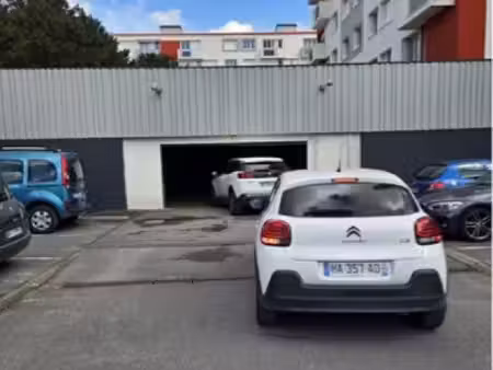 place parking intérieur mairie de montmagny
