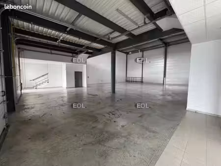 local d'activité 442 m²