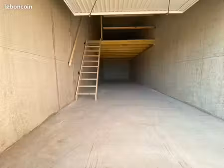 box double neuf 50 m² avec mezzanine - route des sanguinaires  ajaccio