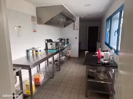 à céder dark kitchen entièrement aménagée et opérationnelle  idéale pour activité 100 % li