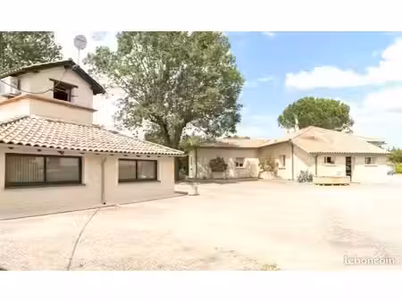 domaine avec dépendances | vue à 360 ° | piscine  terrain  chevaux