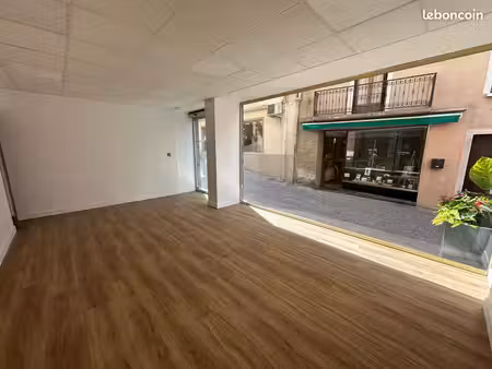 local commercial (101 m2) dans une rue piétonne