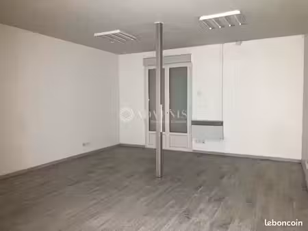 bureaux 200 m²