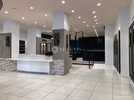 local commercial 300 m²