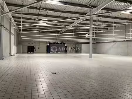 local commercial 1 743 m²