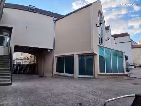 immeuble 345m2 avec piscine intérieure et cour – ancien ensemble hôtelier
