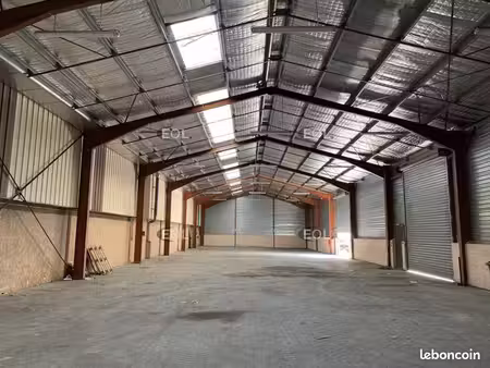 local d'activité 674 m²