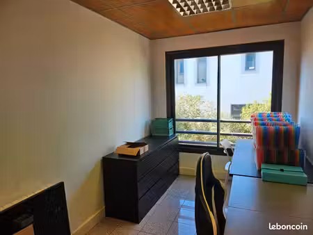 local professionnel 12 m² - sanary (zone baou)